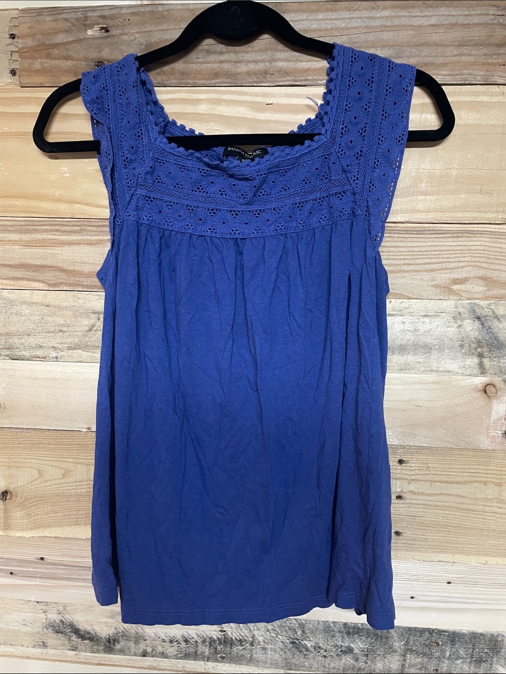 Banana Republic size Small Blue Sleeveless Neckline and Shoulder Lace Detail Top